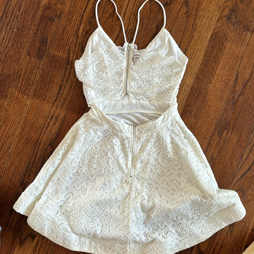 Ivory Windsor Dress - Picture 4 of 7